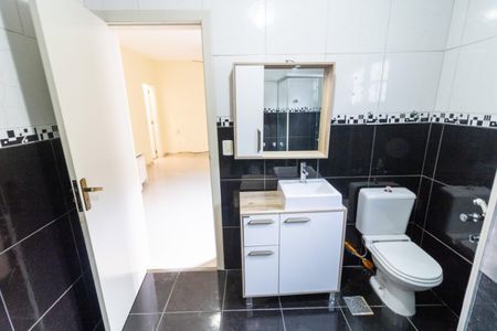 Casa à venda com 215m², 3 quartos e 2 vagasBanheiro da Suíte