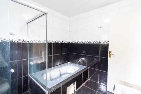 Casa à venda com 215m², 3 quartos e 2 vagasBanheiro da Suíte