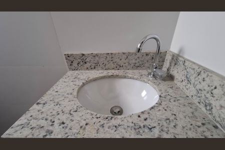 Apartamento à venda com 46m², 2 quartos e 1 vaga Apartamento à venda com 46m², 2 quartos e 1 vagaBanheiro Social