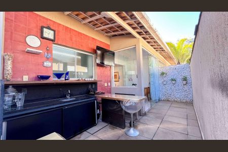 Casa à venda com 110m², 3 quartos e 2 vagas