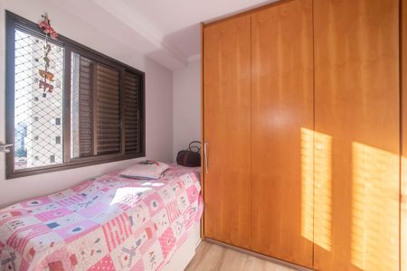 Apartamento à venda com 74m², 3 quartos e 2 vagasQuarto 2