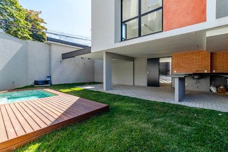Casa de condomínio à venda com 276m², 3 quartos e 2 vagasQuintal