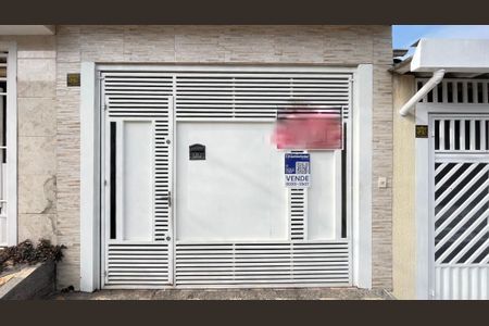 Casa à venda com 180m², 2 quartos e 1 vaga Casa à venda com 180m², 2 quartos e 1 vagaFachada