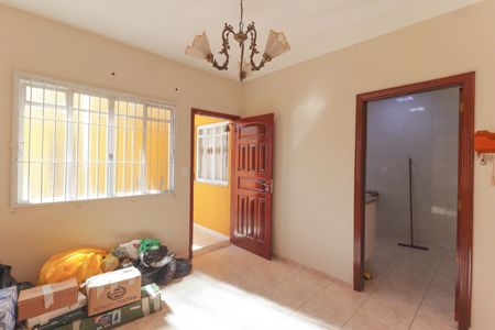 Casa para alugar com 450m², 4 quartos e 5 vagas Casa para alugar com 450m², 4 quartos e 5 vagasSala