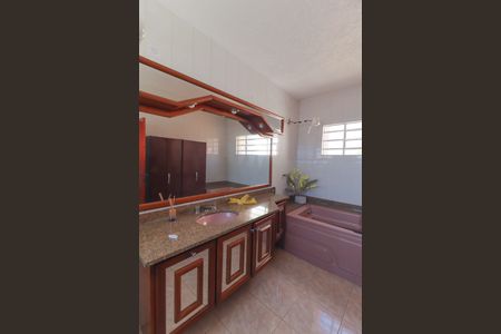 Casa para alugar com 450m², 4 quartos e 5 vagas Casa para alugar com 450m², 4 quartos e 5 vagasBanheiro da Suíte