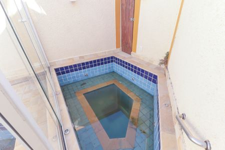 Casa para alugar com 450m², 4 quartos e 5 vagas Casa para alugar com 450m², 4 quartos e 5 vagasÀrea Externa