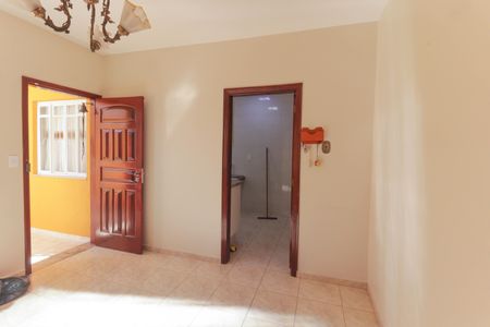 Casa para alugar com 450m², 4 quartos e 5 vagas Casa para alugar com 450m², 4 quartos e 5 vagasSala