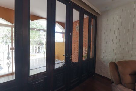 Casa para alugar com 450m², 4 quartos e 5 vagas Casa para alugar com 450m², 4 quartos e 5 vagasSala