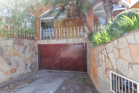 Casa para alugar com 450m², 4 quartos e 5 vagas Casa para alugar com 450m², 4 quartos e 5 vagasFachada