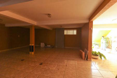 Casa para alugar com 450m², 4 quartos e 5 vagas Casa para alugar com 450m², 4 quartos e 5 vagasGaragem