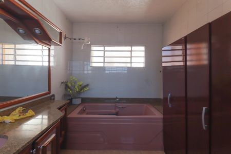 Casa para alugar com 450m², 4 quartos e 5 vagas Casa para alugar com 450m², 4 quartos e 5 vagasBanheiro da Suíte