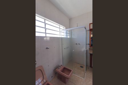 Casa para alugar com 450m², 4 quartos e 5 vagas Casa para alugar com 450m², 4 quartos e 5 vagasBanheiro da Suíte