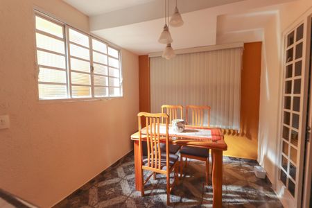 Casa para alugar com 450m², 4 quartos e 5 vagas Casa para alugar com 450m², 4 quartos e 5 vagasCopa