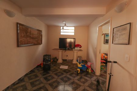 Casa para alugar com 450m², 4 quartos e 5 vagas Casa para alugar com 450m², 4 quartos e 5 vagasSaleta