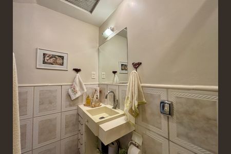 Apartamento à venda com 115m², 3 quartos e 1 vaga Apartamento à venda com 115m², 3 quartos e 1 vagaBanheiro social