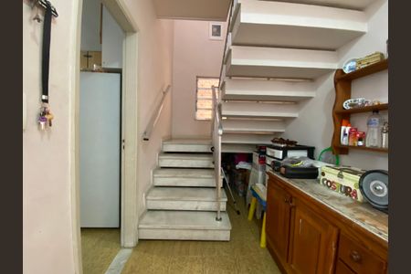 Casa à venda com 148m², 3 quartos e 1 vaga Casa à venda com 148m², 3 quartos e 1 vagaEscada