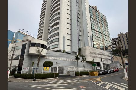 Apartamento à venda com 212m², 3 quartos e 3 vagasFachada e portaria 