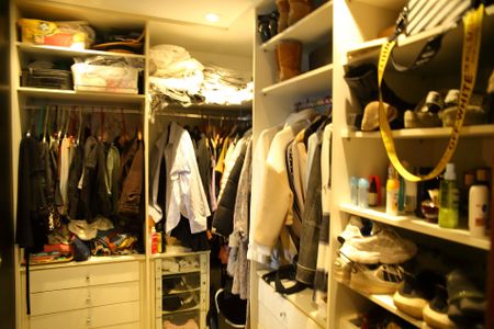 Apartamento à venda com 212m², 3 quartos e 3 vagasCloset Suíte 2 