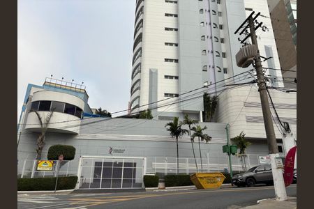 Apartamento à venda com 212m², 3 quartos e 3 vagasFachada e portaria 