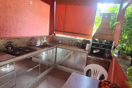 Casa de condomínio à venda com 197m², 2 quartos e 4 vagas