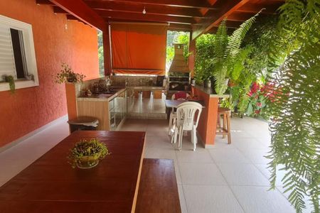 Casa de condomínio à venda com 197m², 2 quartos e 4 vagas