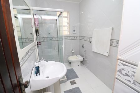 Casa para alugar com 323m², 4 quartos e 3 vagasBanheiro Social