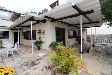 Casa para alugar com 323m², 4 quartos e 3 vagasÁrea externa