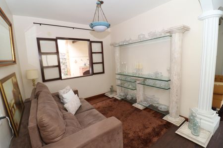 Casa para alugar com 323m², 4 quartos e 3 vagasSala