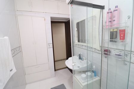 Casa para alugar com 323m², 4 quartos e 3 vagasBanheiro Social