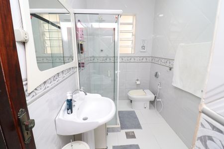 Casa para alugar com 323m², 4 quartos e 3 vagasBanheiro Social