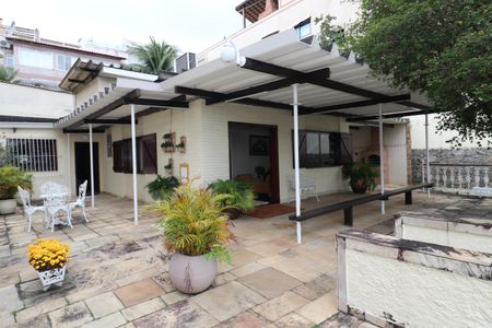 Casa para alugar com 323m², 4 quartos e 3 vagasÁrea externa
