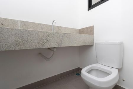 Casa à venda com 210m², 3 quartos e 3 vagas Casa à venda com 210m², 3 quartos e 3 vagasBanheiro Social