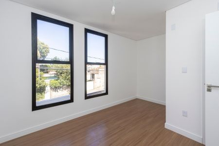 Casa à venda com 210m², 3 quartos e 3 vagas Casa à venda com 210m², 3 quartos e 3 vagasQuarto 2 - SemiSuíte