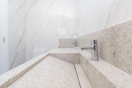 Casa à venda com 210m², 3 quartos e 3 vagas Casa à venda com 210m², 3 quartos e 3 vagasBanheiro Suite