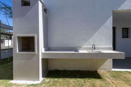 Casa à venda com 210m², 3 quartos e 3 vagas Casa à venda com 210m², 3 quartos e 3 vagasÁrea comum - Churrasqueira