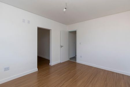 Casa à venda com 210m², 3 quartos e 3 vagas Casa à venda com 210m², 3 quartos e 3 vagasQuarto 1 - Suíte