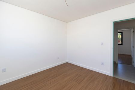 Casa à venda com 210m², 3 quartos e 3 vagas Casa à venda com 210m², 3 quartos e 3 vagasQuarto 3 - SemiSuíte