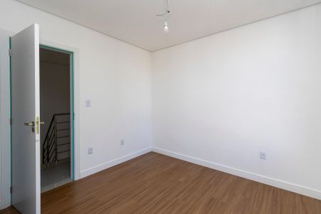 Casa à venda com 210m², 3 quartos e 3 vagas Casa à venda com 210m², 3 quartos e 3 vagasQuarto 2 - SemiSuíte