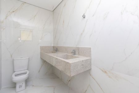 Casa à venda com 210m², 3 quartos e 3 vagas Casa à venda com 210m², 3 quartos e 3 vagasBanheiro Suite