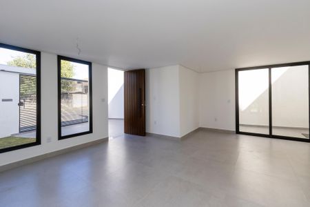 Casa à venda com 210m², 3 quartos e 3 vagas Casa à venda com 210m², 3 quartos e 3 vagasSala