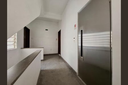 Apartamento à venda com 32m², 1 quarto e sem vaga Apartamento à venda com 32m², 1 quarto e sem vagaCorredor do prédio