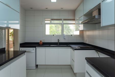 Apartamento à venda com 366m², 4 quartos e 5 vagas Apartamento à venda com 366m², 4 quartos e 5 vagasCozinha