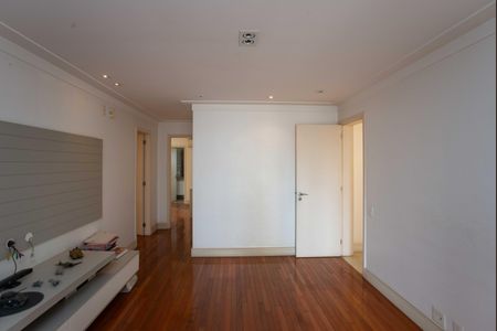 Apartamento à venda com 366m², 4 quartos e 5 vagas Apartamento à venda com 366m², 4 quartos e 5 vagasSala Intima