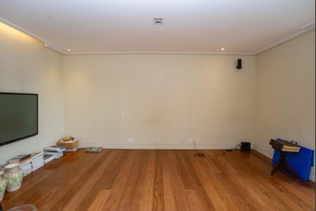 Apartamento à venda com 366m², 4 quartos e 5 vagas Apartamento à venda com 366m², 4 quartos e 5 vagasEscritório