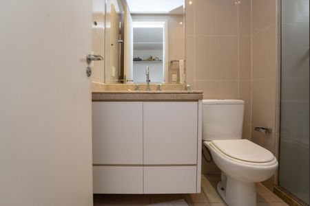 Apartamento à venda com 366m², 4 quartos e 5 vagas Apartamento à venda com 366m², 4 quartos e 5 vagasBanheiro do quarto 2 Suíte