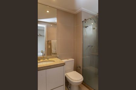 Apartamento à venda com 366m², 4 quartos e 5 vagas Apartamento à venda com 366m², 4 quartos e 5 vagasBanheiro do quarto 2 Suíte
