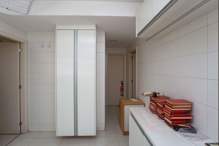 Apartamento à venda com 366m², 4 quartos e 5 vagas Apartamento à venda com 366m², 4 quartos e 5 vagasÁrea de Serviço