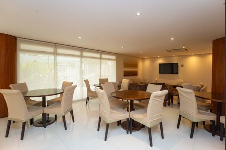 Apartamento à venda com 366m², 4 quartos e 5 vagas Apartamento à venda com 366m², 4 quartos e 5 vagasÁrea Comum - Salão de Festas