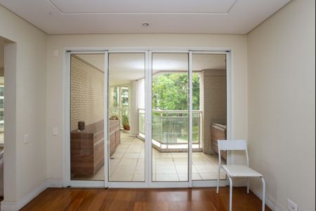 Apartamento à venda com 366m², 4 quartos e 5 vagas Apartamento à venda com 366m², 4 quartos e 5 vagasSala de Jantar