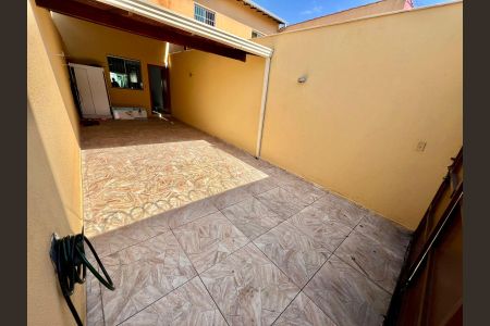 Casa à venda com 121m², 2 quartos e 2 vagas Casa à venda com 121m², 2 quartos e 2 vagasGaragem